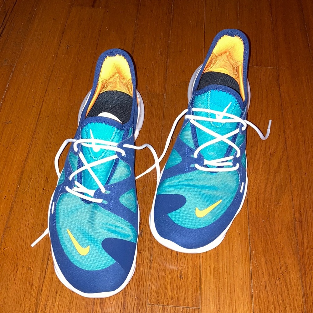 Brand new NIKE FREE running shoes